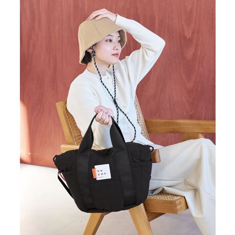 [^:NC002]̓̋CR[fBl[gɍ킹ă`CXI֗2WAYLeBOg[gobOӂƂ{[LeBOfUCłBV_[ƂĂAg[gƂĂg2WAYdl̃obOɂȂĂ܂BIWFڂ䂭AuONDOOvSƃt@Xi[̈肪fUC̃|CgIobOɂĂƊ@\肾ITChɃ|PbgĂATOOml̃ybg{g܂BobO̓ɂ|PbgtĂׁA𐮗ڂȂ炨g܂B܂A͂H{Ă鐶nȂ̂ŁAJȂǂ̐͂₷AꂪɂƂ|CgBubNEItzCgEx[WEO[̂SFWJłBVvȃJ[ŁAfC[R[fɂ킹₷obOłBj킸AjZbNXƂĂg܂B͂H̏i͐nɂ͂H{Ăא͂₷AɂłB͂ʂ͂gpgppxɂ菙XɒቺĂ܂BȂǎނɂĂ͎ɂ܂̂ŗ\߂BgpɂȂOɐiɕtĂ邲gp̒ӂǂ݂B[ONDOO / Ih[]Warm your heart by 1.@́uǁvPグ悤BȂ₩Ɏ̕ACtX^C؂₩ɁAƍKɁA̎̋CグĂAȃACeĂ܂B