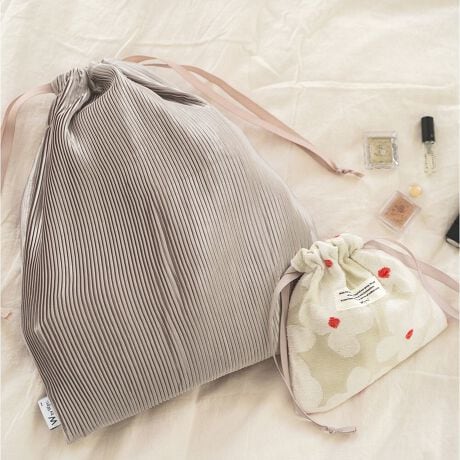 [^:W136]傫Ƒfނ̈قȂ2ނ̋В|[`ZbgSuD̖k̕fUCꂽВ|[`ƃTeD̃VvȖn̑傫В|[`Ƃ̃ZbgłBSTCYiSuDjFRX⏬̎[ȂǕigɂ߁Bnɂ͂H{Ă̂ŁAɂłBMTCYiTeDjFpi͂Asp̈ߗނ^I̎[܂ƂāBLтfނŌڈȏ̑eʂŎg₷łB2ނƂɐ@Ő􂦂܂BlbggpBgpɂȂOɐiɕtĂ邲gp̒ӂǂ݂B[Wpc. Patterns/ _us[V[p^[Y]SɁAA悤BP͂߂Ƃ郌CObYuhuWpc.vaAeLX^CfUCuhBWpc.̃CObYɍ̗pĂwJ̓łS₩ɁxƂzɒzIWifUCAX̕炵ɖ𗧂܂܂ȃACeɂ̂Ă͂܂BJ̓łȂA̓A܂̓BtďH~ 365 ACȂXʂȓ܂ŁBWpc. Patterns ́AeLX^CfUCʂāAlX̐S𐰂₩ɍʂ鐻iÂڎw܂B[Wpc. / _us[V[]TOPB i𑱂PuhBuVȉ\𐶂ݏovX[K2004NɒahXeBbNuhBlXȐW̕ɎPƂւ̔ӎ𔭐M܂BĉJ̓̓KĂ炦鐻i͂܂B