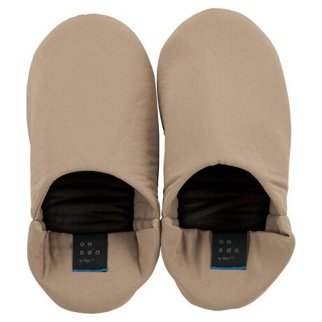 [^:NT012]2way^CṽRpNgɐ܂߂XbpŁAłǂłKɃRpNgɐ܂肽݂łXbpB̂܂ܗƂA𓥂ŗƂł2waydlŁAEyXłBƕ̃S肰Ȃ|CgƂȂAbNX^Cɉ߂fUCB@ł̐󂪉\ŁAɎgpł̂|CgBgpȂ̓RpNgɐ܂ŁAp̃bV|[`(c20~24cm)Ɏ[邱ƂłAƂĂ΂◷ł劈̃ACełB̍ۂ͐lbggpA̕ƕĐ󂵂ĂBY܂u܂̓܂͎gpȂłB@AC̎gp͂􂯂A`𐮂AĂBp̂߁AOł̎gp͂߂Bfޖ{́@|GXe100%nɂ͂H{Ă܂Ahł͂܂BdlE([)bV|[`tΉTCYMTCYF23`25cm@LTCYF25.5`27.5cmTCY͖ڈƂȂ܂By͂Hz̏i͐nɂ͂H{Ă邽߁A͂₷AɂłB͂ʂ͂gpgppxɂ菙XɒቺĂ܂BȂǎނɂĂ͎ɂ܂̂ŗ\߂BgpɂȂOɐiɕtĂ邲gp̒ӂǂ݂B[ONDOO / Ih[]Warm your heart by 1.@́uǁvPグ悤BȂ₩Ɏ̕ACtX^C؂₩ɁAƍKɁA̎̋CグĂAȃACeĂ܂B