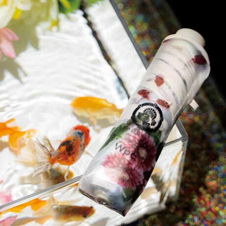 [^:PT-AQ-002]A[gANAEou~v̌zIȂS̐̐EÂ܂܎PɂƂ߂܂BPJƐ̒ŗDɉjڂ̑OɍLA܂ŃA[gANAE̋Ԃɂ邩̂悤ŁAJ̓ył܂B̉LiJ[FubNjLXgCvɗƂ݁ÃCeBOŋ̐FPɂȂ炸F̕ωy߂܂B̑iJ[Fu[jlps͗lɗƂ݁A݂݂\BjFȋ̕\܂BVi]iJ[FItj^ォ璭߂Ċӏ܂î܂ܕɂ܂Bƃ_ẢԂ̊ԂDɂƉj̎py߂܂BNWiJ[FbhjlXȊpx猩鐅`[tBт𒆐Sɍו܂ŕ\A啿ŃCpNg͂邪A_炩͋C̎dオɁB-ART AQUARIUM-lXȎނ̋DɕjiʂƉyAčŉoA[gANAEB]ˎォ瑱ӏ܂̌̕|piƂĕ\ĂAȋ`Ƌ肾Bꖳ̌zEL܂Bygrj[PzWpc.̃rj[P͍̈ꕔɌyĐ܂ɂAx̍OXt@Co[gpĂ܂Bđ؂ɒgĂAĝĂɂȂrj[PłBJ@JiC[W[I[vjdlB|L|L܂炸ɃX[YɊJł܂BgpɂȂOɐiɕtĂ邲gp̒ӂǂ݂B[Wpc. / _us[V[]uVȉ\𐶂ݏovX[K2004Nɒa{̃CObYuhBlXȐW̕ɎPƂւ̔ӎ𔭐M܂BĉJ̓̓KĂ炦鐻i͂܂B