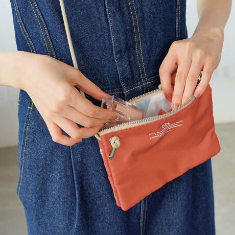 [^:W150]s₨oɍœKÎIWieLX^C߃V_[obOnɃIWĩeLX^CgpV_[obOB傤ǂ悢TCYAłɂ҂B֗ȃpX|[gTCYȂ̂ŁAŝɂBobO̕\EE2ӏɃ|PbgAg₷̂͂łBy͂Hz̏i͐nɂ͂H{Ă邽߁A͂₷AɂłB͂ʂ͂gpgppxɂ菙XɒቺĂ܂BȂǎނɂĂ͎ɂ܂̂ŗ\߂BgpɂȂOɐiɕtĂ邲gp̒ӂǂ݂B[Wpc. Patterns/ _us[V[p^[Y]SɁAA悤BP͂߂Ƃ郌CObYuhuWpc.vaACtX^CuhB Wpc.̃CObYɍ̗pĂwJ̓łS₩ɁxƂzɒzIWifUCAX̕炵ɖ𗧂܂܂ȃACeɂ̂Ă͂܂B J̓łȂA̓A܂̓B tďH~ 365 ACȂXʂȓ܂ŁB Wpc. Patterns ́AeLX^CfUCʂāAlX̐S𐰂₩ɍʂ鐻iÂڎw܂B[Wpc. / _us[V[]uVȉ\𐶂ݏovX[K2004Nɒa{̃CObYuhBlXȐW̕ɎPƂւ̔ӎ𔭐M܂BĉJ̓̓KĂ炦鐻i͂܂B