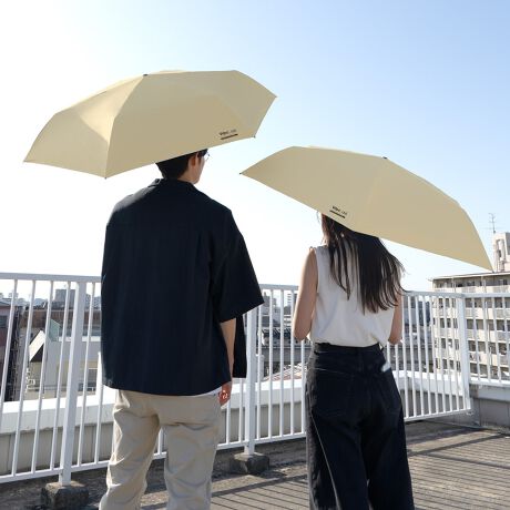 [^:WECZA-2504-102]ACe␰Jp̐܂肽ݎPuWpc. IZAi_us[V[C[UjvV[Ya106cm̑唻TCYyʂŌgѐɂDꂽ܂肽ݓPBType:LIGHT  LARGEj̑̊iłJo[łe60cm̑傫߃TCYBL߂̒aœՂAłKɉ߂܂ByʂŒԎgpĂɂAgѐɂĂAOo̕Sy܂BtHŁAobOɂ[IyʂAJ̒a106cm̃TCYBXȃfUCŎ^т̃XgXɂȂ܂B傫ߐe60cmEa106cmSgJo[łĈS̃TCYBy𗽂ŁAN[ȓցBz̊x ՔM␶nʂ̃R[eBOɂA|IȎՔMʂ𔭊BVłÅx啝ɉ܂BEPgpĂȂꍇ̓̕\ʉxF52.8EWpc. IZA gpꍇ̓̕\ʉxF38.1i̎gACۏHʂt˔MA≷xȂǂ̉eɂAՔMʂ͈قȂ܂BF25~60%RH@ƎˋxF800W/[g(JIS L 1951ՔMlxjFItF/|GXe100%PUR[eBO/eTCY55cmĂ̑G ኾ}̊x邱ƂŁA̗ʂ啝ɒጸBW~Ȃǂ}ĉKɉ߂܂BEPgpĂȂꍇ̔ʁF14.1gEWpc. IZA gpꍇ̔ʁF10.8gʂ̊͌l܂Bʕϒl̓j^[i20jj3̑lɂZoB@F25~60%RHɂāA800W/[gɐݒ肳ꂽlHzƖɃgbh~ݒuA팱҂4.0km/h̑x20ԕsB̎Ўẅߕ𒅂Aߕ̏dʕω𑪒肵AʂƂBĂ⎇O ኮSՌՌUVJbg100̐n̗pBUPF50{iOیwjōllBLڂ̎ՌEUVJbgEUPFl͐n̏Ԃł̑lłBP{̂̐\lł͂܂B܂AnɎ{ꂽhJEDȂUVHnȊǑ̕ł͂܂ByJ̓ɂAS̔Bzṓ᝛́␶n\ʂɎ{HɂAō5̝BH]₷AJ̓̃XgXy܂BɁAʂ̎PƔrIɎ靛H{Ă܂BP̒ʏgpz肵APn̐󎎌10`50{A\r̂łBДr󎎌Fƒp@ɂ󎎌A15{@Fōx5AŒ჌x1Ƃ̓Jɂς ϐJłSȁAϐ10,000mmH2OngpBJⒷԂ̉JPƂĂ̂gṕAJR␶nɐݍދꂪ܂B܂fUC̓ASȖh͂HꍇAJݍނƂ܂̂łӂBmJ@nJiC[W[I[vjdlB|L|L܂炸ɃX[YɊJł܂BgpɂȂOɐiɕtĂ邲gp̒ӂǂ݂BmWpc.IZA/ _us[V[C[U]PgтVj̃G`PbgBgɂˑR̍JҏB̓AJ̓APAĝĂȂTXeBiuȃX^CBl̒ĵ߂̐JpPłB