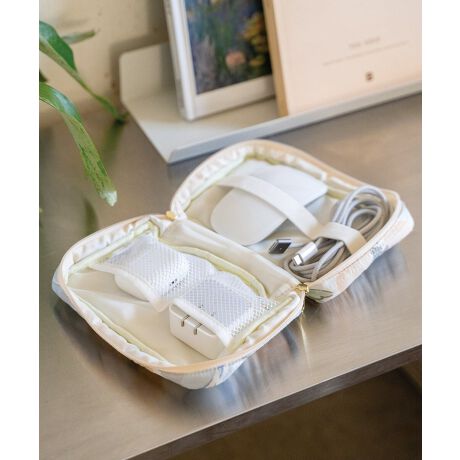 [^:W164]TXeBiuŋ@\˔KWFbg|[`P̃fbhXgbNngpĂ邽߁A͂ʂ܂B|PbgohtŁA[dP[uȂǂ̃KWFbgނ萮ł܂BJ₷_ut@Xi[dlŁA傫Jߒg₷AoX[YB[RX|[`ƂĂg閜\ACełBPCP[XƃZbgł̎gp߂łBTCY@TCY͖ڈƂȂ܂BW17cm~H11cm~D4cmP̃fbhXgbNngpiłBp炷߁AfbhXgbNnAbvTCNĂ܂BPngpĂ邽߁A͂ʂAɂłBiShł͂܂jgpɂȂOɐiɕtĂ邲gp̒ӂǂ݂B[Wpc. Patterns/ _us[V[ p^[Y]SɁAA悤B悤͂ȂĂAS悤͕ς́BJ̓Jl̐SBȂ͂ȂBVCƐl̋C߁AlĂ̓BꂪwWpc. PatternsxXʂfUCɂ܂Ă݂Ȃ̐S܂悤ɁBiJ[͐Y⃂j^[ȄƖ̊ɂقȂꍇ܂B