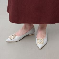 ラウナレア(Launa lea)の【25秋冬新色】【お呼ばれ・結婚式にもおすすめ】ビジューフラットパンプス(0483,0483A)