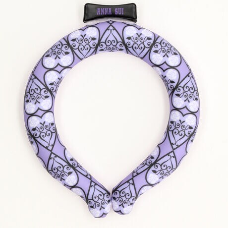 [^:0012110002]28ȉŎRlbNOB񌳂ЂƉKɗ₵AxJԂgpł܂BfUCƋ@\̂ǂ˔ĂAMtgɂ߂̃ACełBSTCY͂qlɂ₷TCYłB[ANNA SUI]Ai XCtł̂́u񗥔wv̔wBK[BŊÂbNX̒ɂЂł郍bNȍBL[gƃN[Bt@^W[ƃEBbgBGOODK[BADK[BAlȂӂ̖͂ngɂl̖AFN₩Ƀb`ɍʂj[[ÑfUCi[YuhAꂪAAi XCłB