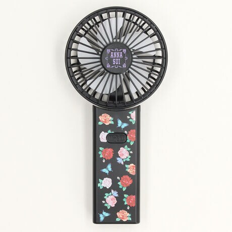 [^:0011420001]܂ȂđɒuƂł|[^unfBt@BpBOXɃnfBt@Ǝ[p̋ВZbg܂BANNA SUIȂł͂̃CpNĝfUCڂ䂫AMtgɂ߂łB3iK̕ʒ߂łAUSBŏ[dł܂B[ANNA SUI]Ai XCtł̂́u񗥔wv̔wBK[BŊÂbNX̒ɂЂł郍bNȍBL[gƃN[Bt@^W[ƃEBbgBGOODK[BADK[BAlȂӂ̖͂ngɂl̖AFN₩Ƀb`ɍʂj[[ÑfUCi[YuhAꂪAAi XCłB