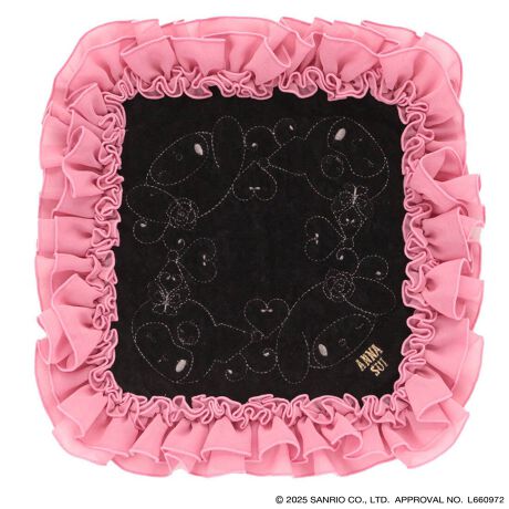 [^:0014440001]}CfBEN~̂낢Ajo[T[LOXyVACe􂽂ՂƃMU[񂹂tL[gȃ^InJ`łB^I͖20cmƏԂȃTCYɂȂĂA{[̂tƐ▭ȃoXɎdグ܂Bt̓VɂȂɂ|GXefނgpĂ܂ByANNA SUI ~ MY MELODY KUROMIz2025N̓}CfB50NEN~20N"낢"Ajo[T[C[BANNA SUIƂ̃R{[Ve[}́wAJ_Ci[xIWiA[g𒆐SɁAt⃊{ӂ񂾂ɎgpL[gȌRNVłB