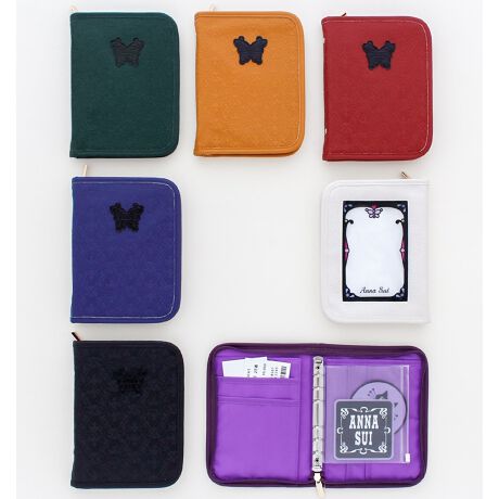 [^:0015300001]ANNA SUI炵fUČ^̃}`P[XBPVCʂɂANNA SUIVbṽEBhEɂĂfUCgpĂ܂BGĩSv[g|CgłBANNA SUI炵SVbNȃfUCƁAObYR{ʂȃRNVłB`PbgȂǂ[ł}`P[XBʂɂ̓XPVC̑A|gJ[hʐ^AANiȂǂ^яo܂BɃXC_[|[`tĂA̎[̉\łBJ[7FWJłpӂ܂B[ANNA SUI]Ai XCtł̂́u񗥔wv̔wBK[BŊÂbNX̒ɂЂł郍bNȍBL[gƃN[Bt@^W[ƃEBbgBGOODK[BADK[BAlȂӂ̖͂ngɂl̖AFN₩Ƀb`ɍʂj[[ÑfUCi[YuhAꂪAAi XCłB