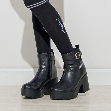 [^ԁF1240-58000]obNtŗ悤ZIDDỸSڂ䂭ATChSAu[cłBr̂ԂӂɁASD荞񂾐Lk̂fނzu[c͗SnQIɃWbp[tĒEeՁB̌`ɍ킹ĂtBbg܂B߃q[ň芴Qq[ŔrʂANZǧACeŕĩR[f肨ɖĂ܂By10̃e[}/Jumping girlz^nEBƂՂ胀[h10͊y݂ςI͂̃X|[eBvf␅FEGAIV㋉҂ȃACeWJI2023N@ZIDDY@H~RNVe[}sCheerfultgh́uCӂ郏[LOK[vɁAX|[eBvfƈّfގg̃fBeB[ŗVѐSAptbh⃊b`CG[Ƃ[݂̂FŖ邭Cȏ̎q\IyZIDDY(WfB[)zFOR  FASHIONABLE  GIRLS`IVDȏ̎q`fB[XEeB[YghꂽA̎q́ghɊYt@bVuheB[YSƂ߂vflߍ񂾏iWJA̎q̃IV