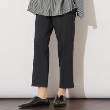 ピサーノ(PISANO)の【手洗いOK】クロップト丈・スリムストレートパンツ