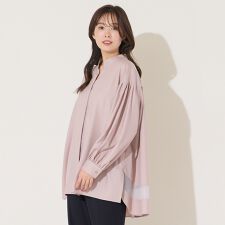 【手洗いOK】スキッパー襟・バックヘム切り替えブラウス