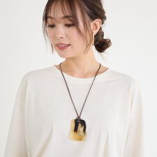 べっ甲調プレートネックレス