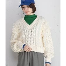 ループフリンジVネックケーブルニット