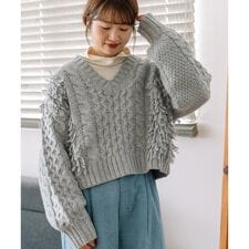 ループフリンジVネックケーブルニット