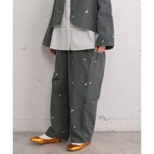 フラワー刺繍タックパンツ