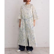 ダンシングフラワーフレア袖ワンピース