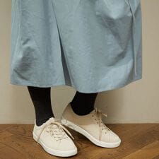 アキュアーズ(AcureZ)のフィット感◎ キレイ色スニーカー「母趾にやさしいスニーカー」