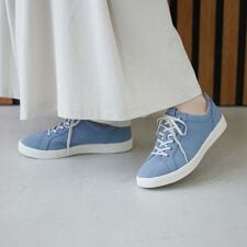 アキュアーズ(AcureZ)のフィット感◎ キレイ色スニーカー「母趾にやさしいスニーカー」