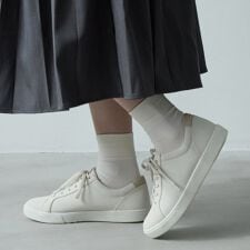 アキュアーズ(AcureZ)のフィット感◎ キレイ色スニーカー「母趾にやさしいスニーカー」