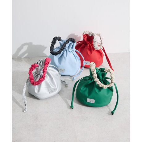 [^ԁF06000177200]RƂRpNgtHL[gȋВ^Cṽ~jobOBMU[nhȂꂽANZgȂĂ܂ByʂȍfނŎ^т₷A}`̂łzX}[gtHȂǕKvȕ[\BLxȃJ[oG[Vɂڂ̂߃ACełBfp摜́A̓ŐFČꍇ܂Bg̃j^[ɂďi̐FČꍇ܂B