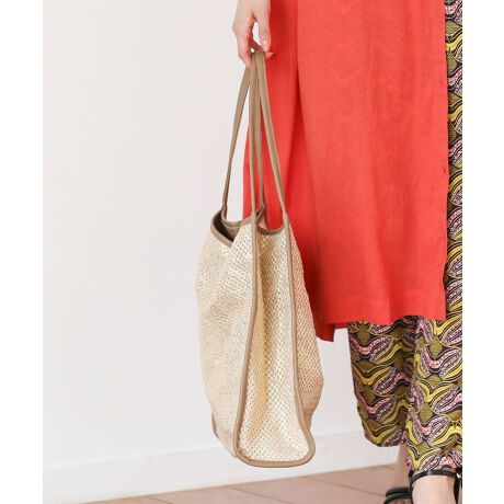 [^ԁF06000373800]i`ȕ͋C̃pCsOfUCۓIȃg[gobOBA4TCY[͂̍ƌ|o钷߂̃nhfUCg̗ǂACełBɃ{gz_[t|Pbg@\͓̍IBƋPJ[X^CÕANZgɂȂ邨߂̃ACełBfp摜́A̓ŐFČꍇ܂Bg̃j^[ɂďi̐FČꍇ܂B