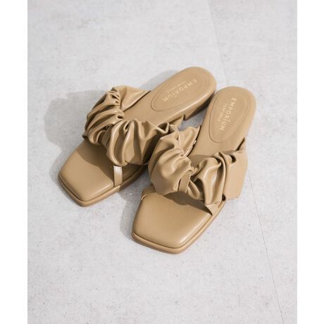 [^ԁF06000388100]lXȃX^COɍ킹Ă鍇fUCT_BX^CbVȃXNGAgDɁAb͂ӂƗ̊̂ptfUCŃL[gȑo܂B߂̃q[ň芴AfC[[Xɂ҂Bꂢ߂͂AJWAɂ}b`ėp̍߃ACełBfp摜́A̓ŐFČꍇ܂Bg̃j^[ɂďi̐FČꍇ܂B