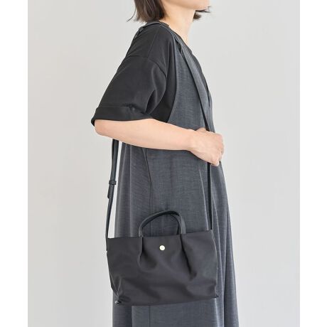 [^ԁF06001006900]H{C[W[PAfނ̃V_[obOBtFCNU[gݍ킹邱ƂŕiǂdグigɍœKȃfUCłB^bNANZg{RpNgȃtHŌobhtV_[̌ygp|CgBCƂĂ͂ATuobOhĂxǂ߂̃ACełBfp摜́A̓ŐFČꍇ܂Bg̃j^[ɂďi̐FČꍇ܂B