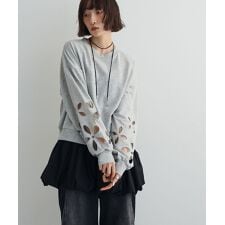 フラワーくり抜き刺繍スウェットプルオーバー