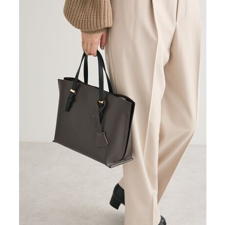 [^ԁF06001002200]X[XȃtFCNU[ŎdĂiȈۂ̃fUCobOB蕔TCh̔zFRgXĝ|CgłBCt@Xi[[ɉA|PbgtŎ[͂QBV_[Xgbvt2WAYdlŗlXȃV[ō킹ĂAʋ΃X^Cɂ҂̃ACełBfp摜́A̓ŐFČꍇ܂Bg̃j^[ɂďi̐FČꍇ܂B