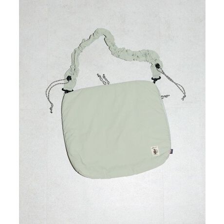 [^ԁF06001106100]pfbhdľyʑfނŃJWAɍ킹V_[obOB傫߃XNGAtHŃtBbgǂ킹{eCXgȃfUCłBV_[hXgōiꂽMU[AW\BS̃t@Xi[ԌAoɕ֗ȃTCh|PbgȂǎĝ͂łBfp摜́A̓ŐFČꍇ܂Bg̃j^[ɂďi̐FČꍇ܂B