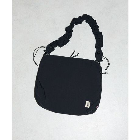 [^ԁF06001106100]pfbhdľyʑfނŃJWAɍ킹V_[obOB傫߃XNGAtHŃtBbgǂ킹{eCXgȃfUCłBV_[hXgōiꂽMU[AW\BS̃t@Xi[ԌAoɕ֗ȃTCh|PbgȂǎĝ͂łBfp摜́A̓ŐFČꍇ܂Bg̃j^[ɂďi̐FČꍇ܂B