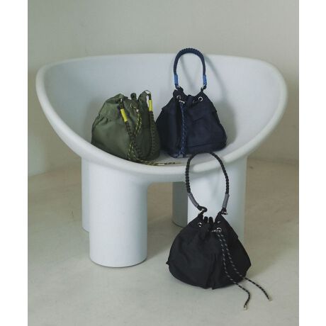 [^ԁF06000912200]gh̃pR[hnh͓Iȃ}`WAYfUCobOBX|[eB[ȃhXgR[hŃLbƍiꂽВ^̏{ȃtH|CgłBV_[xggpɉAwDJɎt邱ƂŃbNƂĂByʃiCfނŃW[◷sɂ߂g̗ǂACełBfp摜́A̓ŐFČꍇ܂Bg̃j^[ɂďi̐FČꍇ܂B