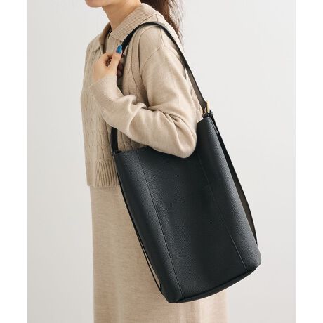 [^ԁF06000911000]V{tFCNU[ŎdĂ̂郏V_[obOB߉\Ȏ蕔ƃS[hJ[̃obN̂|CgłByʂŃ}`͂肠AA4TCY[\Ȃ̂ŃrWlXV[ɂ҂Bt|[`̓V_[obOƂĂg֗3WAYACełBfp摜́A̓ŐFČꍇ܂Bg̃j^[ɂďi̐FČꍇ܂B