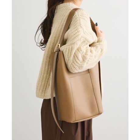 [^ԁF06000911000]V{tFCNU[ŎdĂ̂郏V_[obOB߉\Ȏ蕔ƃS[hJ[̃obN̂|CgłByʂŃ}`͂肠AA4TCY[\Ȃ̂ŃrWlXV[ɂ҂Bt|[`̓V_[obOƂĂg֗3WAYACełBfp摜́A̓ŐFČꍇ܂Bg̃j^[ɂďi̐FČꍇ܂B