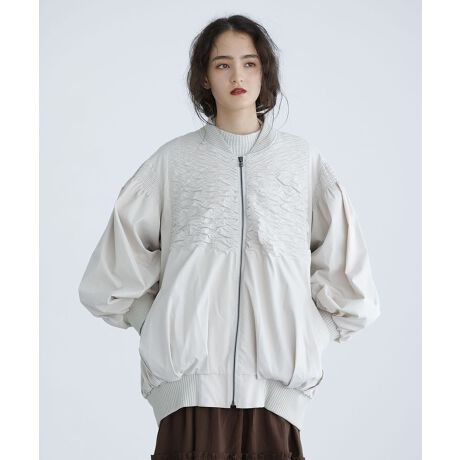 [^ԁF06001076000]OɂՂ{ꂽV[OMU[|Cg̃u]BptX[ufUC炵î镵͋C͂łB܂܂⑳̓udlŃJWAȃANZgvXBI[o[TCYŃCi[I΂AlXȃV[ō킹Ă邨߂̈ꒅłB[Ȃ]ň[][Ȃ]Lk[₠]n[]|Pbg[]fp摜́A̓ŐFČꍇ܂Bg̃j^[ɂďi̐FČꍇ܂B