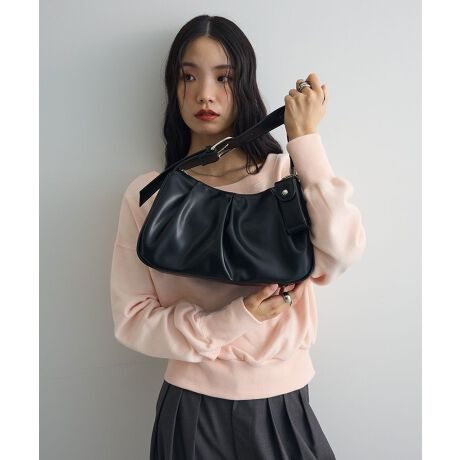 [^ԁF06001223100]}`WAYdlŁACV[ɍ킹Ďς郏nhobOBLxg͌ōׂ߂łAւ̕Sy肵ĎĂ̂͂łBVo[ANZgƂȂAiJWAȑɂƓ݂܂Bt@Xi[JŒgA|PbgŃX}zJ[h𕪂Ď[ł܂BO\ȃbvP[XtŁAɃbvô֗łB炩ȃMU[ޔtHŁAfC[炿Ƃł܂Ŋ􂷂ACełBfp摜́A̓ŐFČꍇ܂Bg̃j^[ɂďi̐FČꍇ܂B