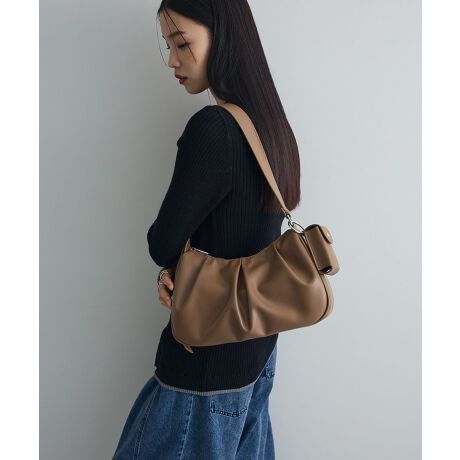 [^ԁF06001223100]}`WAYdlŁACV[ɍ킹Ďς郏nhobOBLxg͌ōׂ߂łAւ̕Sy肵ĎĂ̂͂łBVo[ANZgƂȂAiJWAȑɂƓ݂܂Bt@Xi[JŒgA|PbgŃX}zJ[h𕪂Ď[ł܂BO\ȃbvP[XtŁAɃbvô֗łB炩ȃMU[ޔtHŁAfC[炿Ƃł܂Ŋ􂷂ACełBfp摜́A̓ŐFČꍇ܂Bg̃j^[ɂďi̐FČꍇ܂B