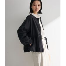 ノーカラーペプラムブルゾン