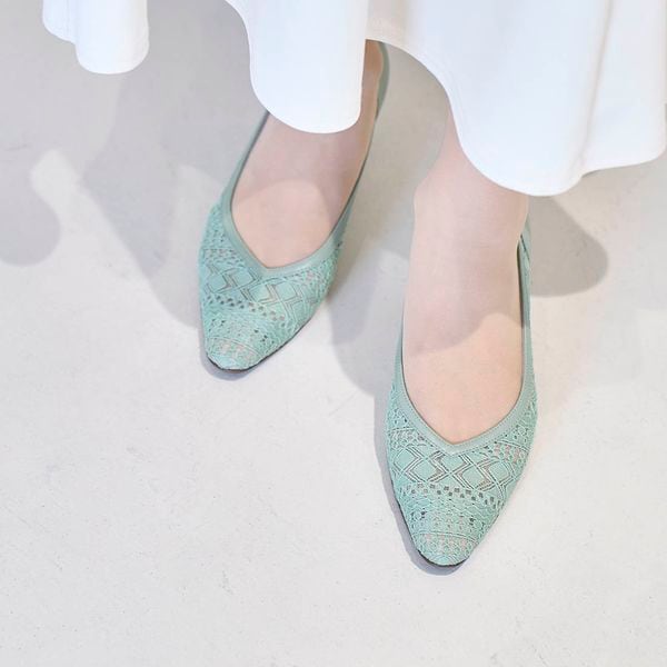 24春夏新作】Vカットレースパンプス | リズ・ラフィーネ(Riz raffinee