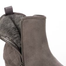 ビジュー付きキルティングブーツ