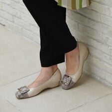 リズ・ラフィーネ(Riz raffinee)の【３E】ローヒールウェッジパンプス