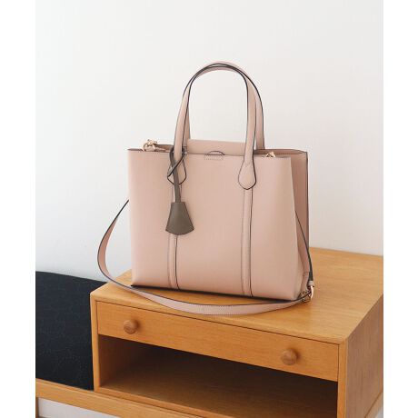 yCALLA / J[zǂȃX^Cɂ}b`fUĆuCALLAvBʋ΂͂AIIt킸g₷A}Vv͂łBTrysilŃOZ[̐lCACeByfUCzEoCJ[̃L[`[悢ANZgEiȍvgpvXEEwAEƎȂǃIP[Wɂy@\zEɃt@Xi[td؂|PbgE͊JX[Yȃ}OzbNdlE2wayŎg钅E\ȃV_[xgEȂǂtL[`[tyfށzEyʂ̍vgpE悢V{iȎyXybNzEA4(22~31cm)FZEz(10~20cm)FZE500mlybg{g(^e)FZE500mlybg{g(R)FZE|PbgF2EdʁF600EV_[XgbvF90`119cmETCYႢ(XܕiԁF2231-115-1)Eh}pACeyV[YWJ(i)zE2231-115-1@CALLA / 2wayg[gobOE2241-153-1 / c^A4g[gobOyBRANDzMIAN /~AR[fBl[gɃvX邱ƂŎ炵yށAȑl̏ɌuhBX^_[hghꂽACe܂ŁA@\IŗVѐŜfC[[XobOĂĂ܂ByATTENTIONz摜̏i̓TvłBۂ̏iƐFAdlAHATCYAfޓ኱قȂꍇ܂BE摜̏i͌̏Ǝ˂pxɂAƐFقȂꍇ܂B܂\̃TCYƎ͎኱قȂꍇ܂̂ŁA\߂BEvL̂ɂꍇ܂BɂCɂȂꍇ͈xAĂ炲gpBEv́ȂfނƖƐFڍs\܂Bfނ̐邱Ƃł܂̂ŁA\߂B[^:2211-108-1]