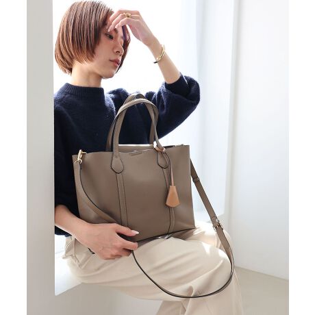 yCALLA / J[zǂȃX^Cɂ}b`fUĆuCALLAvBʋ΂͂AIIt킸g₷A}Vv͂łBTrysilŃOZ[̐lCACeByfUCzEoCJ[̃L[`[悢ANZgEiȍvgpvXEEwAEƎȂǃIP[Wɂy@\zEɃt@Xi[td؂|PbgE͊JX[Yȃ}OzbNdlE2wayŎg钅E\ȃV_[xgEȂǂtL[`[tyfށzEyʂ̍vgpE悢V{iȎyXybNzEA4(22~31cm)FZEz(10~20cm)FZE500mlybg{g(^e)FZE500mlybg{g(R)FZE|PbgF2EdʁF600EV_[XgbvF90`119cmETCYႢ(XܕiԁF2231-115-1)Eh}pACeyV[YWJ(i)zE2231-115-1@CALLA / 2wayg[gobOE2241-153-1 / c^A4g[gobOyBRANDzMIAN /~AR[fBl[gɃvX邱ƂŎ炵yށAȑl̏ɌuhBX^_[hghꂽACe܂ŁA@\IŗVѐŜfC[[XobOĂĂ܂ByATTENTIONz摜̏i̓TvłBۂ̏iƐFAdlAHATCYAfޓ኱قȂꍇ܂BE摜̏i͌̏Ǝ˂pxɂAƐFقȂꍇ܂B܂\̃TCYƎ͎኱قȂꍇ܂̂ŁA\߂BEvL̂ɂꍇ܂BɂCɂȂꍇ͈xAĂ炲gpBEv́ȂfނƖƐFڍs\܂Bfނ̐邱Ƃł܂̂ŁA\߂B[^:2211-108-1]