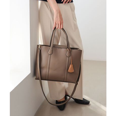 yCALLA / J[zǂȃX^Cɂ}b`fUĆuCALLAvBʋ΂͂AIIt킸g₷A}Vv͂łBTrysilŃOZ[̐lCACeByfUCzEoCJ[̃L[`[悢ANZgEiȍvgpvXEEwAEƎȂǃIP[Wɂy@\zEɃt@Xi[td؂|PbgE͊JX[Yȃ}OzbNdlE2wayŎg钅E\ȃV_[xgEȂǂtL[`[tyfށzEyʂ̍vgpE悢V{iȎyXybNzEA4(22~31cm)FZEz(10~20cm)FZE500mlybg{g(^e)FZE500mlybg{g(R)FZE|PbgF2EdʁF600EV_[XgbvF90`119cmETCYႢ(XܕiԁF2231-115-1)Eh}pACeyV[YWJ(i)zE2231-115-1@CALLA / 2wayg[gobOE2241-153-1 / c^A4g[gobOyBRANDzMIAN /~AR[fBl[gɃvX邱ƂŎ炵yށAȑl̏ɌuhBX^_[hghꂽACe܂ŁA@\IŗVѐŜfC[[XobOĂĂ܂ByATTENTIONz摜̏i̓TvłBۂ̏iƐFAdlAHATCYAfޓ኱قȂꍇ܂BE摜̏i͌̏Ǝ˂pxɂAƐFقȂꍇ܂B܂\̃TCYƎ͎኱قȂꍇ܂̂ŁA\߂BEvL̂ɂꍇ܂BɂCɂȂꍇ͈xAĂ炲gpBEv́ȂfނƖƐFڍs\܂Bfނ̐邱Ƃł܂̂ŁA\߂B[^:2211-108-1]