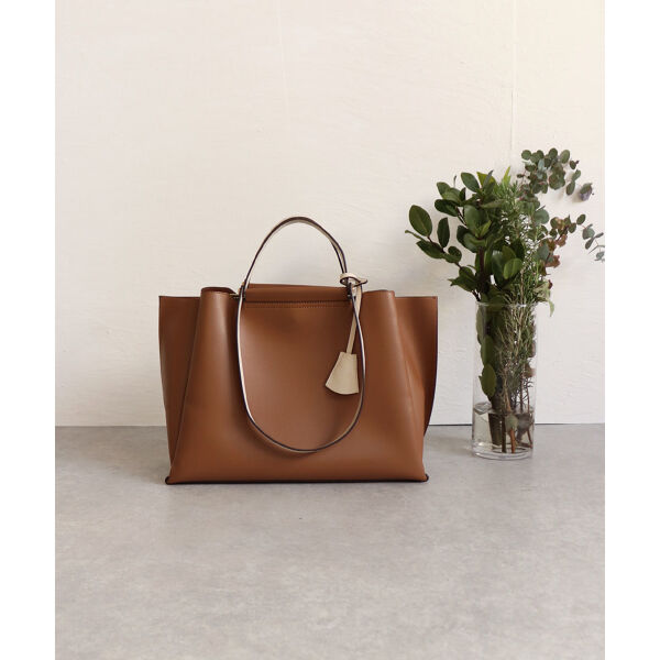 かっこいいお仕事服レザートート