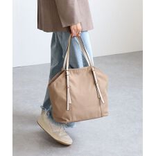 【オールシーズン/A4/軽量】ベルトハンドルトートバッグ / ドラマ着用