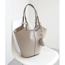 【オールシーズン/A4/通勤通学】チャーム付き バケットトートバッグ