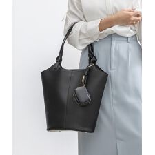 【オールシーズン/A4/通勤通学】チャーム付き バケットトートバッグ