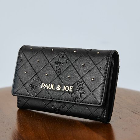 [^ԁFPJA-W1073]PAUL&JOE ACCESSOIRES - EMBOSS -PAUL&JOE炵A炵G{XgpVV[YBG{X̒ɏȃX^bYtAÐhMIXɎdグĂ܂BG{X̒ɂPAUL&JOÉgPJh̕BAVvȃfUCɃANZgĂ܂Bx[VbNJ[̃AC{[EubNɏ_炩ȃu[EsNS4FWJB----------------------------------------------------------------------point .ItBXV[ŌȂghhBh̒łg肪ǂƌd؂t̃fBe[̗pBd؂t鎖Ŏ̖hƂh𕪂ĕۊǂ鎖\łBhƂĖh̎[\Ȃł͂ȂAOɂ|Pbg݂鎖ŖhƂĂłȂAJ[h̎^тɂg\łBiȃfUC̏_炩Fő؂ȕւ̑蕨ƂĂ߂̃ACeB----------------------------------------------------------------------brand : PAUL & JOE ACCESSOIRESNGCeBufBN^[Sophie Mechaly(\tB[EV[)̓l̑q̖Ouhl[ƂPAUL & JOE- e悤ȋPAgDȂ̂ɐŁA҂킪܂ -PAUL & JOEf鏗́A킪܂܂ɎvقǂɋӎuƐMOɂӂA̋߂̂𖾊mɐSX^CbVȏłBAj}t[`[tƂj[Nȃp^[gpRNV͊yɈAuh̃ACfeBeB[łhJOIE DE VIVIRE(邱ƂɊ)hAfUĈ鏈ɎU΂߂Ă܂B----------------------------------------------------------------------detail .{ :EW11~H7.5~D2.5 cmEdʁF70gEfށF{ / v@n / |GXe&lt;dl&gt;EzbNJEFt[|Pbg~1(d؂肠) / J[h|Pbg~1@wʁFt[|Pbg~1Et : pBOXEYF