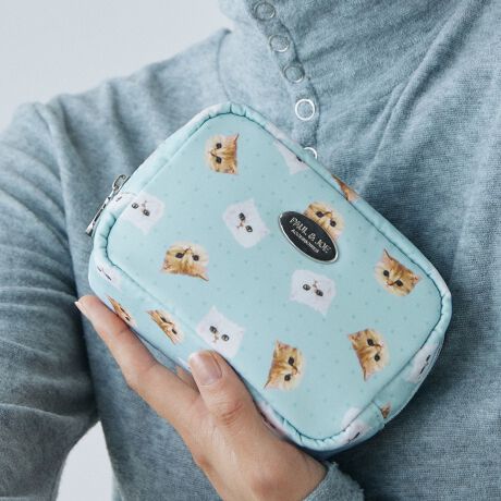 sV[YtGIPSY & NOUNETTE / WvklPAUL&JOẼuhC[WɂȂĂgklbgWvV[h`[tɑɗƂ񂾍ŐVV[YBWvV[Eklbg̒ɂׂ͍ȃhbgvXAtĂ炵荂߂fUCɁBŜ̃fUCɍ킹ăT[NfBe[̃S^gpBJWAȒɍ܂BGߊ̂u₩ȃu[EIWɃx[VbNJ[̃O[킹S3FWJBsitg̗ǂXNGAfBe[̃}`|[`BobO̒ɓĂXNGA^ň肵AۂɎgpۂɂĂ鎖\łBRpNgȃTCYȂɂ̓t[|PbgACNpiƕĂRbgȂǂ̏ނ̎[ɕ֗łBƂ}`̂ŁAڈȏɒɉו[鎖\B傫Jt@Xi[ŃCNpi̎oyXBCNpi̎[łȂAs̍ۂ̃AjeB̎^тɂg܂BsuhtPAUL&JOE ACCESSOIRES / |[AhW[ ANZ\NGCeBufBN^[Sophie Mechaly(\tB[EV[)̓l̑q̖Ouhl[ƂPAUL & JOE- e悤ȋPAgDȂ̂ɐŁA҂킪܂ -PAUL & JOEf鏗́A킪܂܂ɎvقǂɋӎuƐMOɂӂA̋߂̂𖾊mɐSX^CbVȏłBAj}t[`[tƂj[Nȃp^[gpRNV͊yɈAuh̃ACfeBeB[łhJOIE DE VIVIRE(邱ƂɊ)hAfUĈ鏈ɎU΂߂Ă܂sXybNtJ@Ft@Xi[JdlFt[|Pbg~1stitp